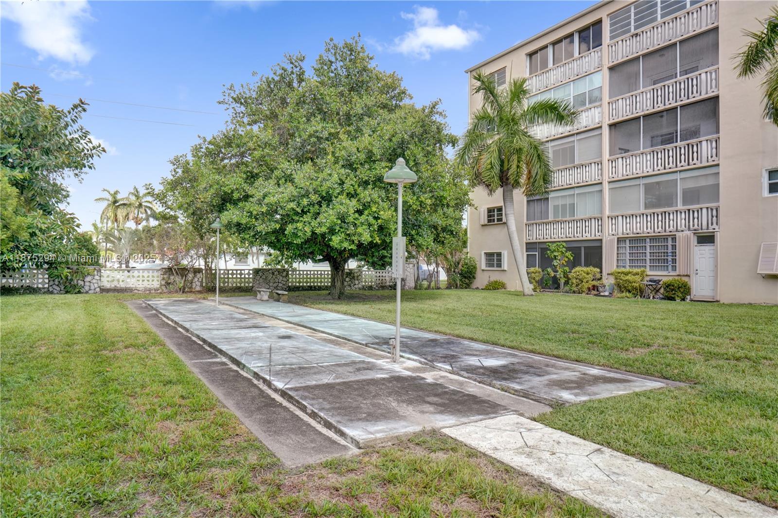 Photo of 218 12th Ave  #302, Hallandale Beach, Florida, 33009 - 