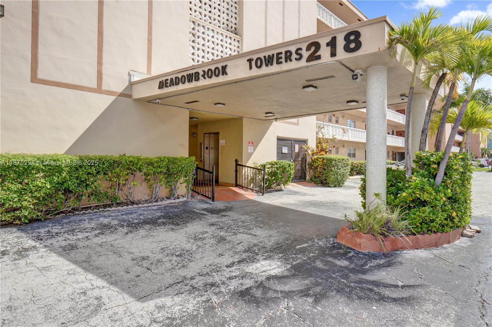 Photo of 218 12th Ave  #302, Hallandale Beach, Florida, 33009 - 