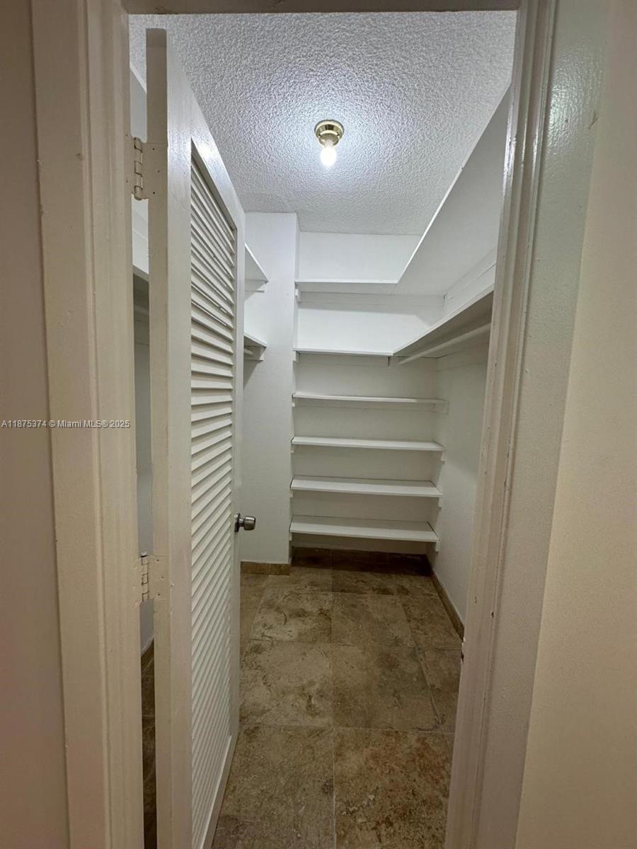 See details 230 2 / 2 1120 sq. ft. $ 2025-09-09 0 Photo