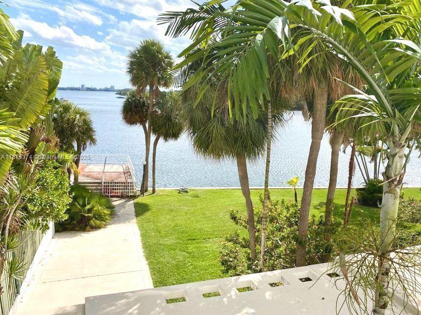 See details 230 2 / 2 1120 sq. ft. $ 2025-09-09 0 Photo