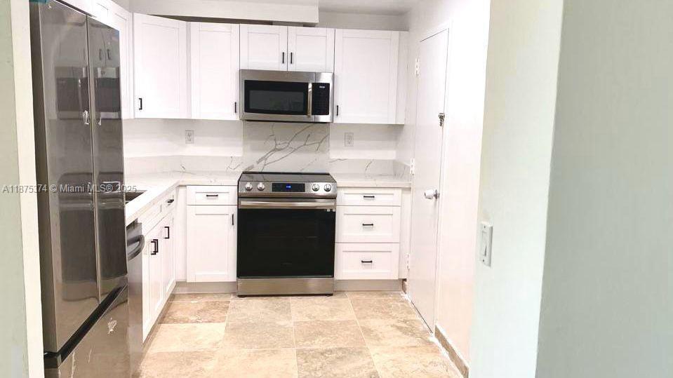 See details 230 2 / 2 1120 sq. ft. $ 2025-09-09 0 Photo