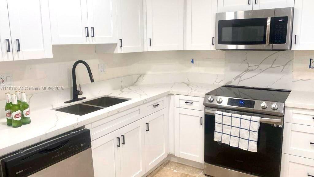 See details 230 2 / 2 1120 sq. ft. $ 2025-09-09 0 Photo