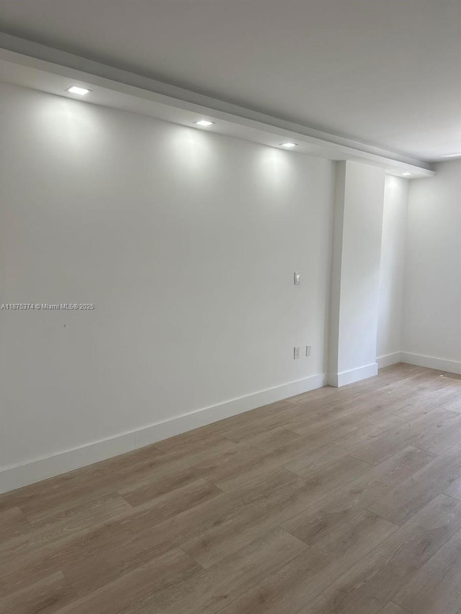 See details 230 2 / 2 1120 sq. ft. $ 2025-09-09 0 Photo