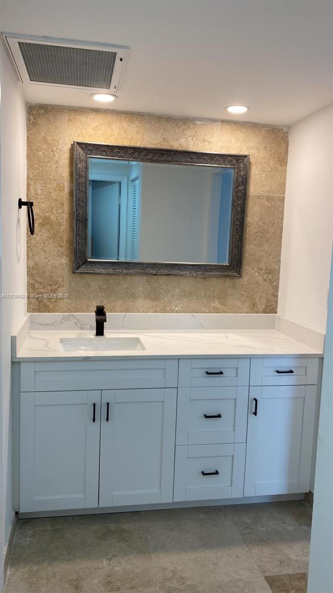 230 2 / 2 1120 sq. ft. $ 2025-09-10 0 Photo