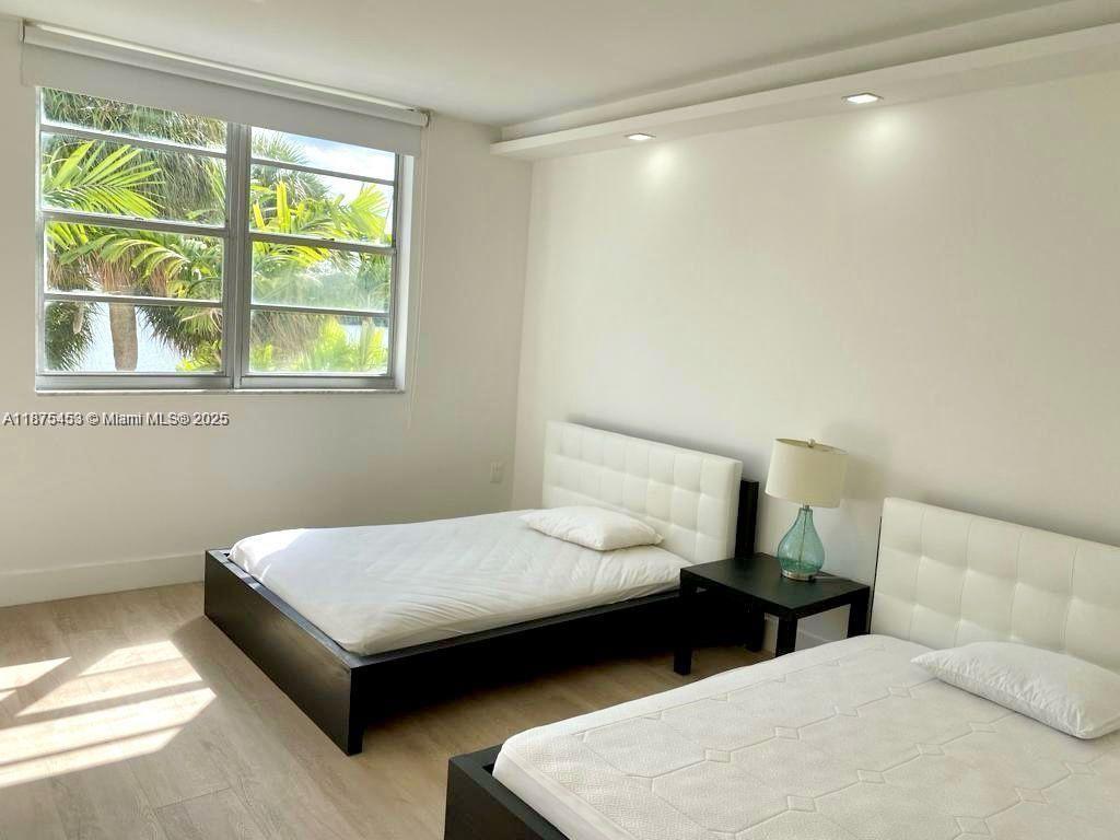 230 2 / 2 1120 sq. ft. $ 2025-09-10 0 Photo