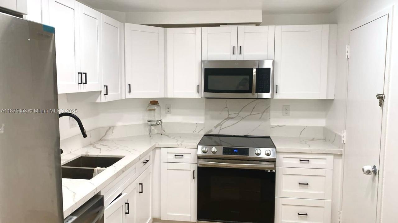 230 2 / 2 1120 sq. ft. $ 2025-09-10 0 Photo