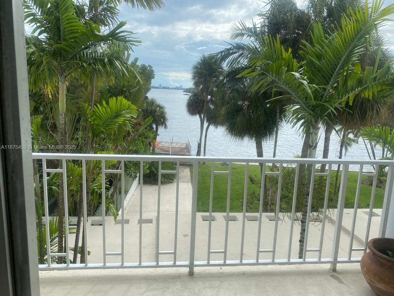 230 2 / 2 1120 sq. ft. $ 2025-09-10 0 Photo