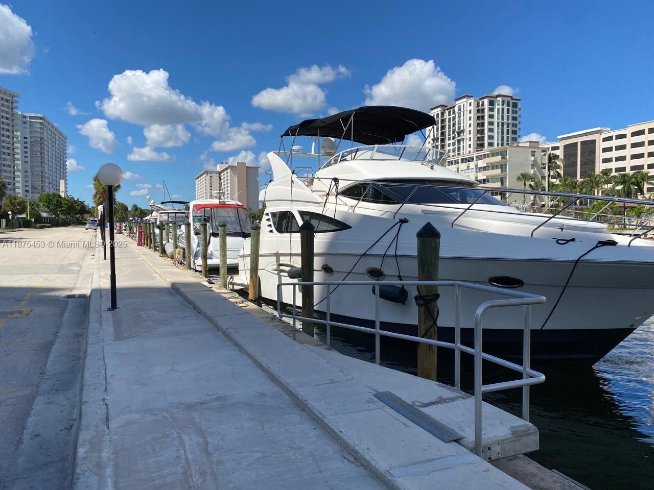 See details 230 2 / 2 1120 sq. ft. $ 2025-09-26 0 Photo