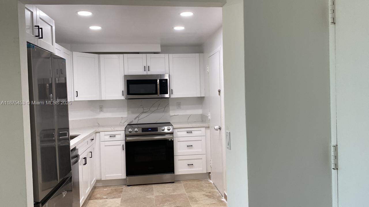 230 2 / 2 1120 sq. ft. $ 2025-09-10 0 Photo