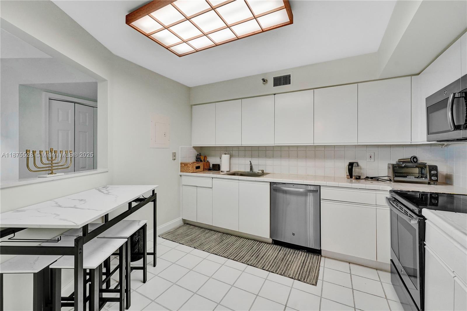 Photo of 3500 Mystic Pointe Dr  #3302, Aventura, Florida, 33180 - 