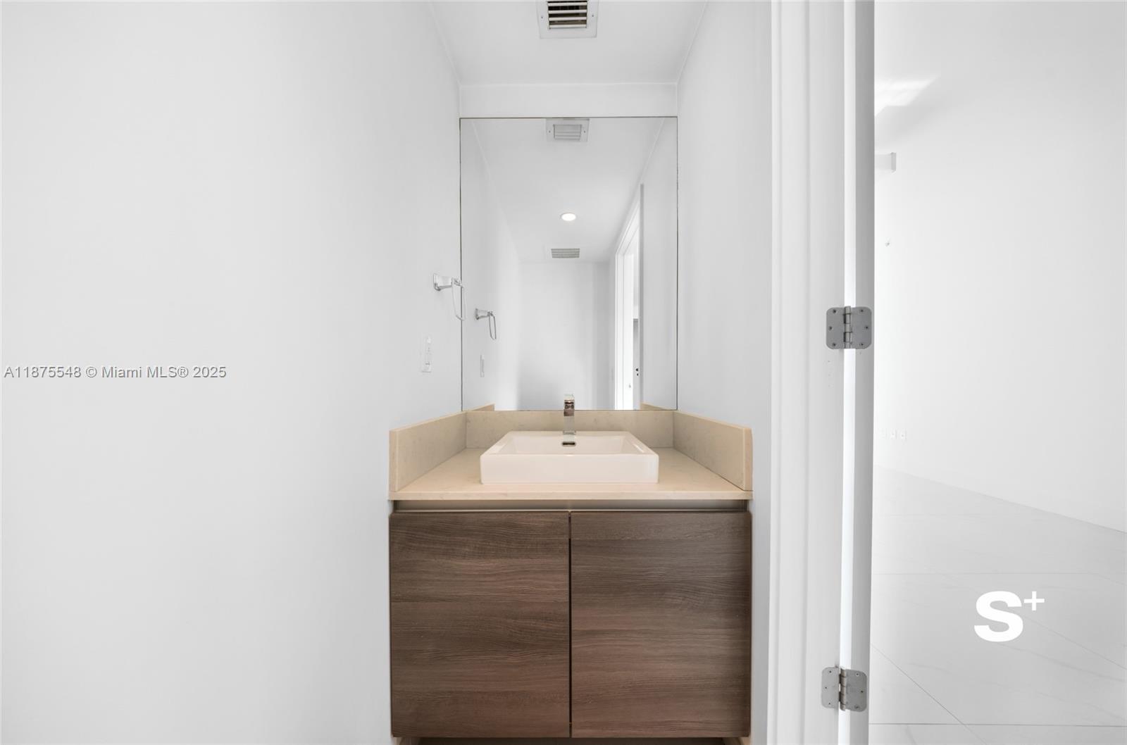 Photo of 1080 Brickell Ave  #3604, Miami, Florida, 33131 - Half bathroom
