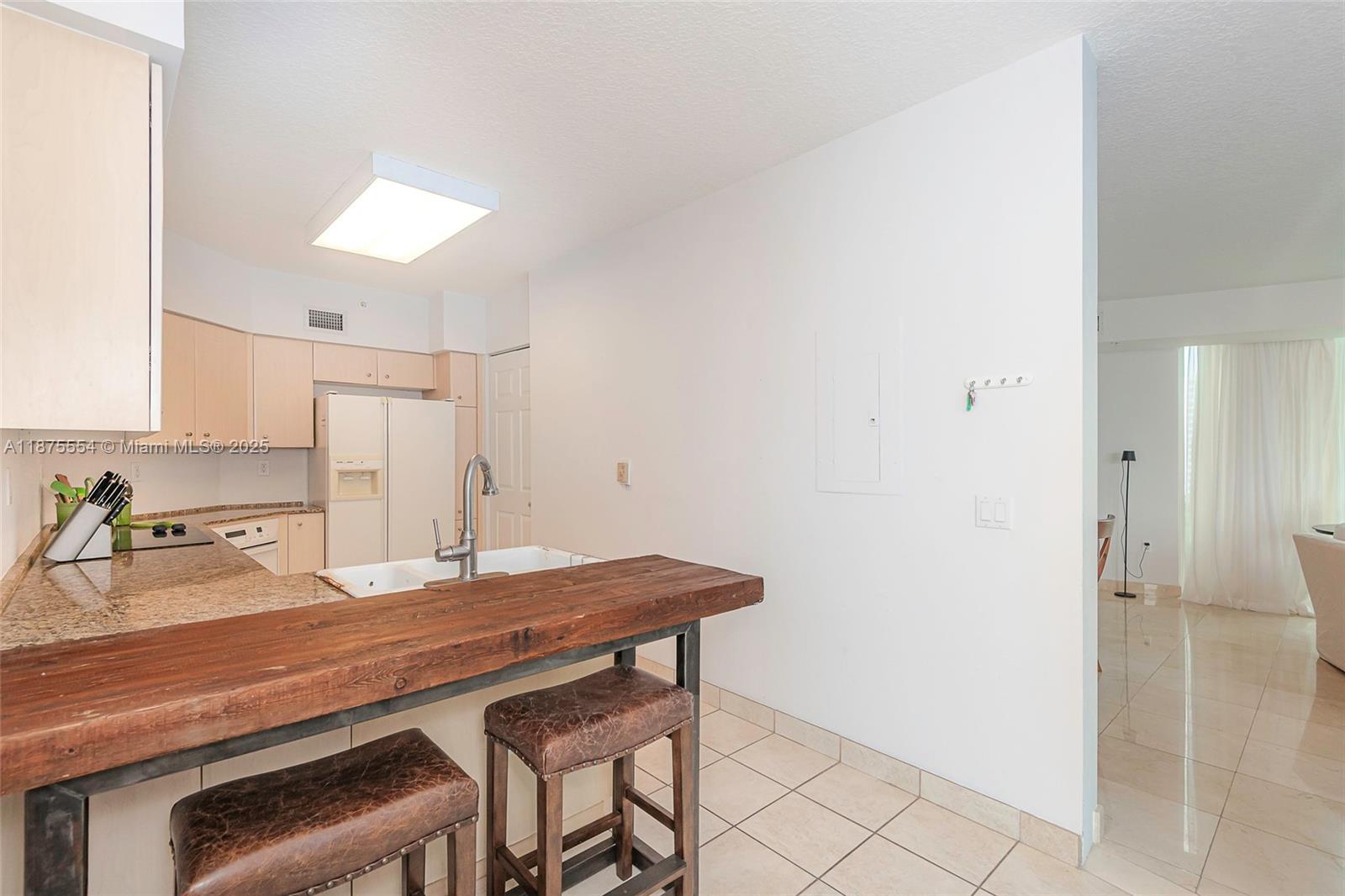 Photo of 3370 Hidden Bay Dr  #906, Aventura, Florida, 33180 - 