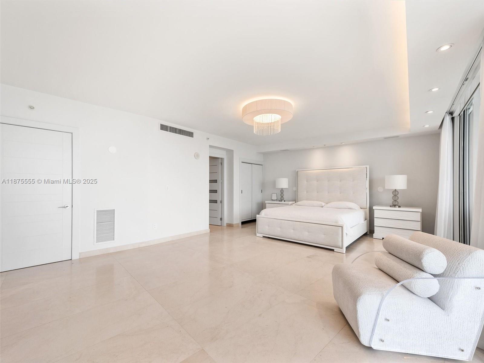 See details 1209 3 / 3 4045 sq. ft. $ 2025-09-09 0 Photo