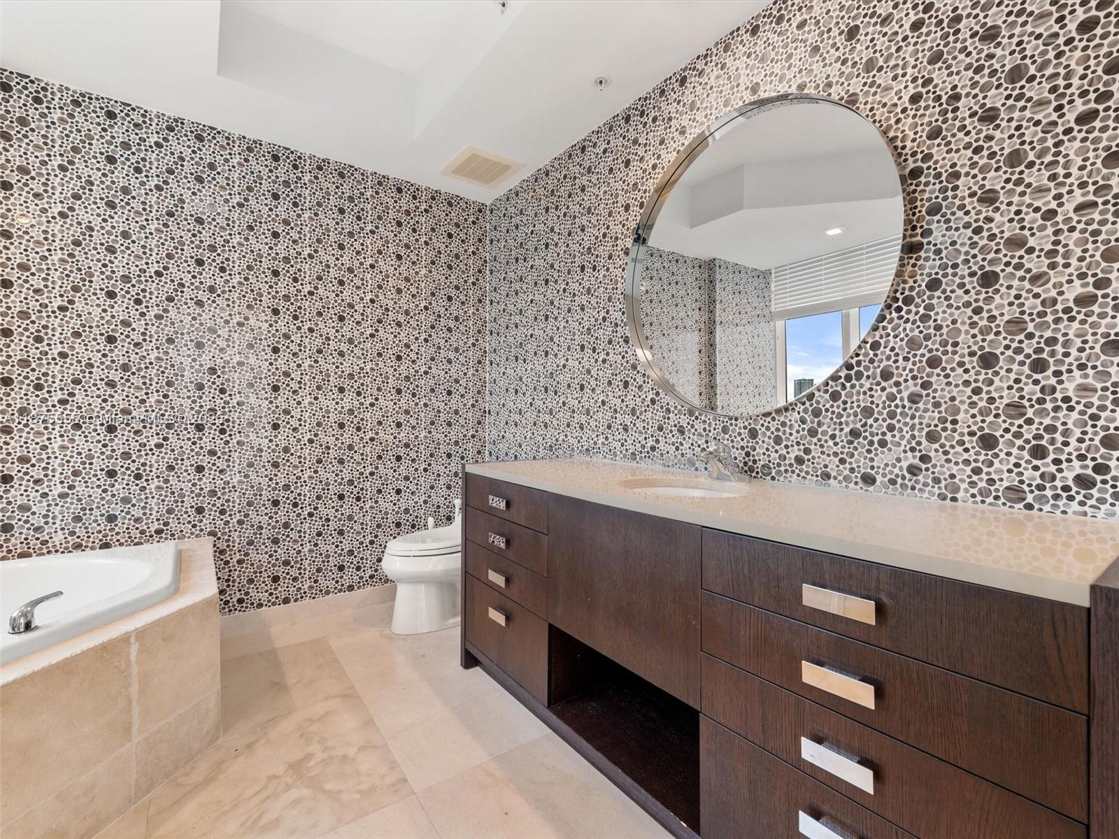 See details 1209 3 / 3 4045 sq. ft. $ 2025-09-09 0 Photo