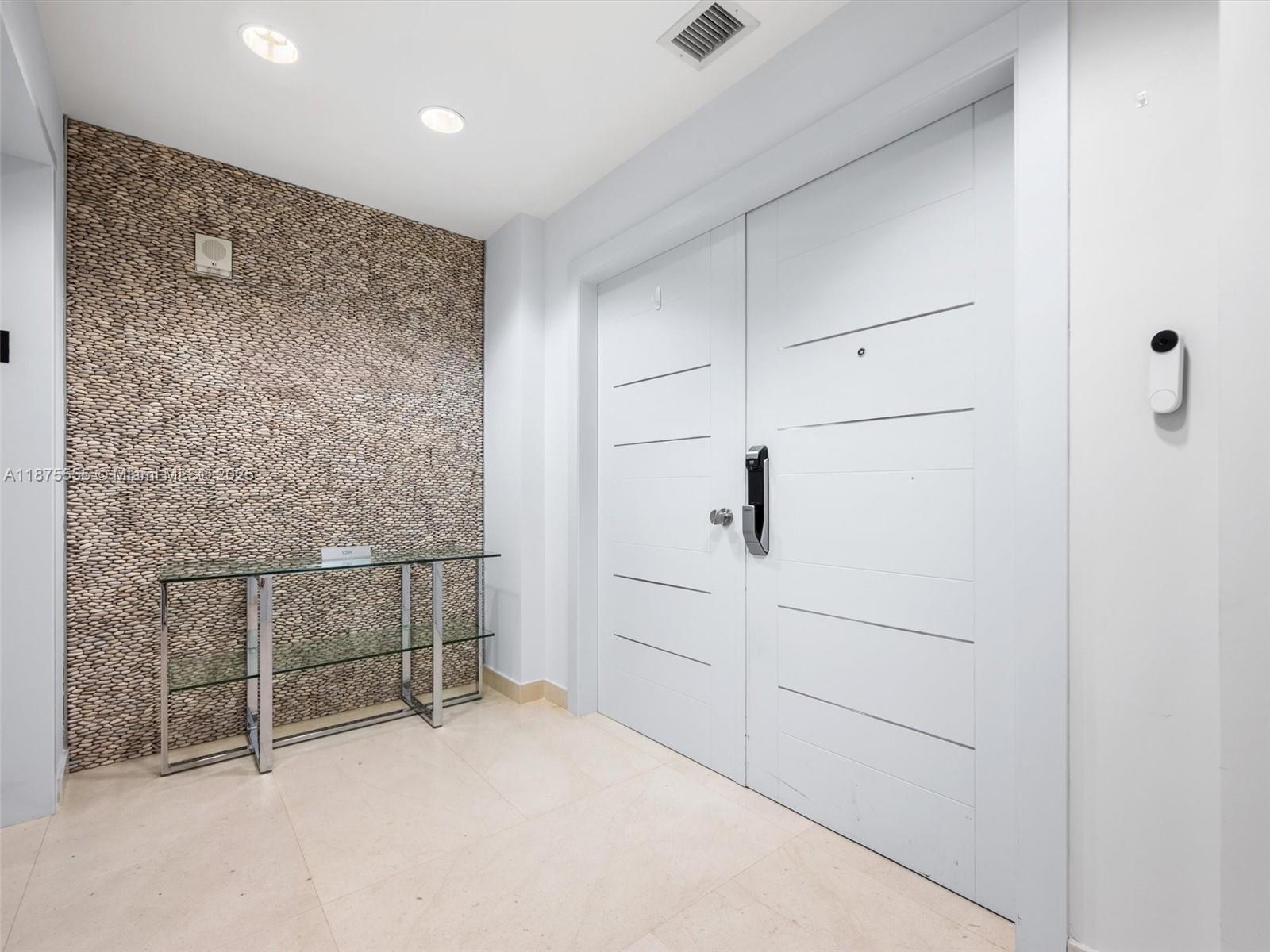 See details 1209 3 / 3 4045 sq. ft. $ 2025-09-09 0 Photo