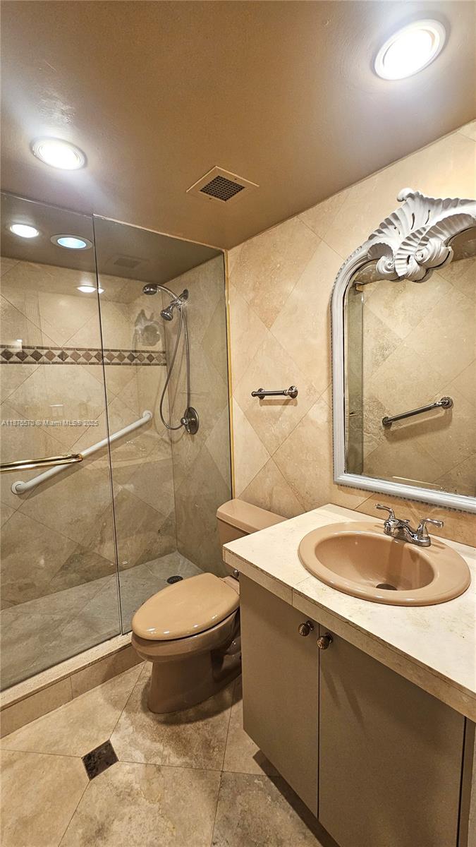 20A 1 / 2 870 sq. ft. $ 2025-09-22 0 Photo