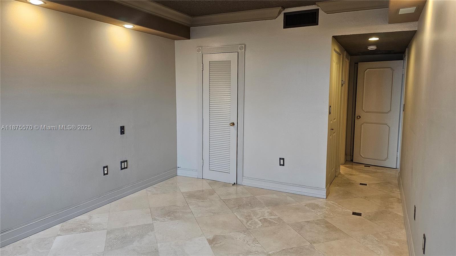 20A 1 / 2 870 sq. ft. $ 2025-09-22 0 Photo