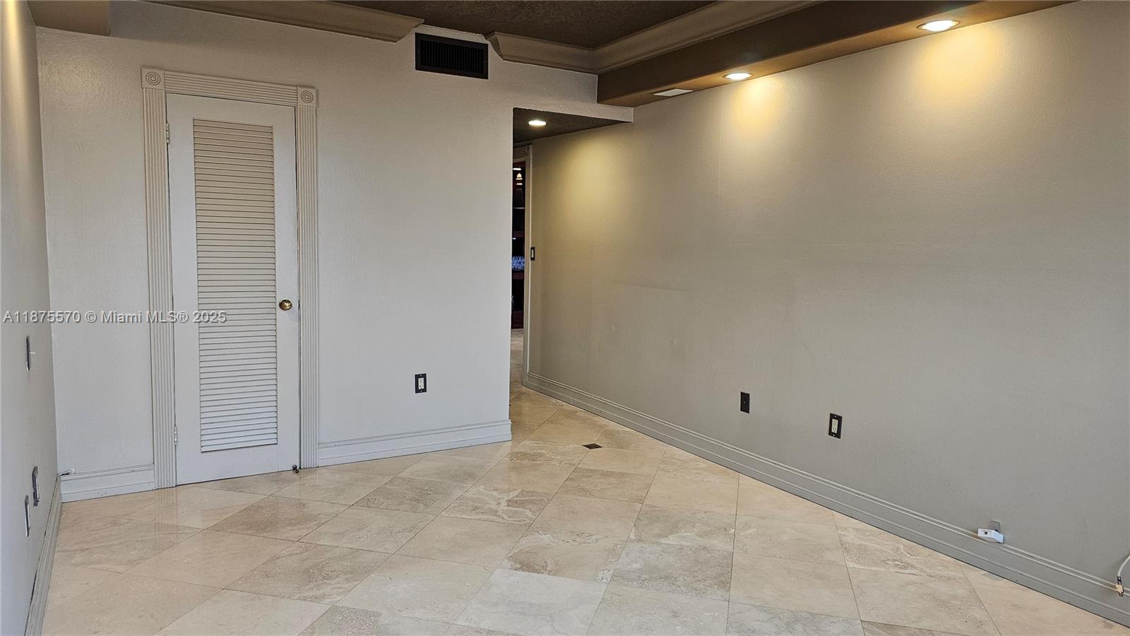 20A 1 / 2 870 sq. ft. $ 2025-09-22 0 Photo