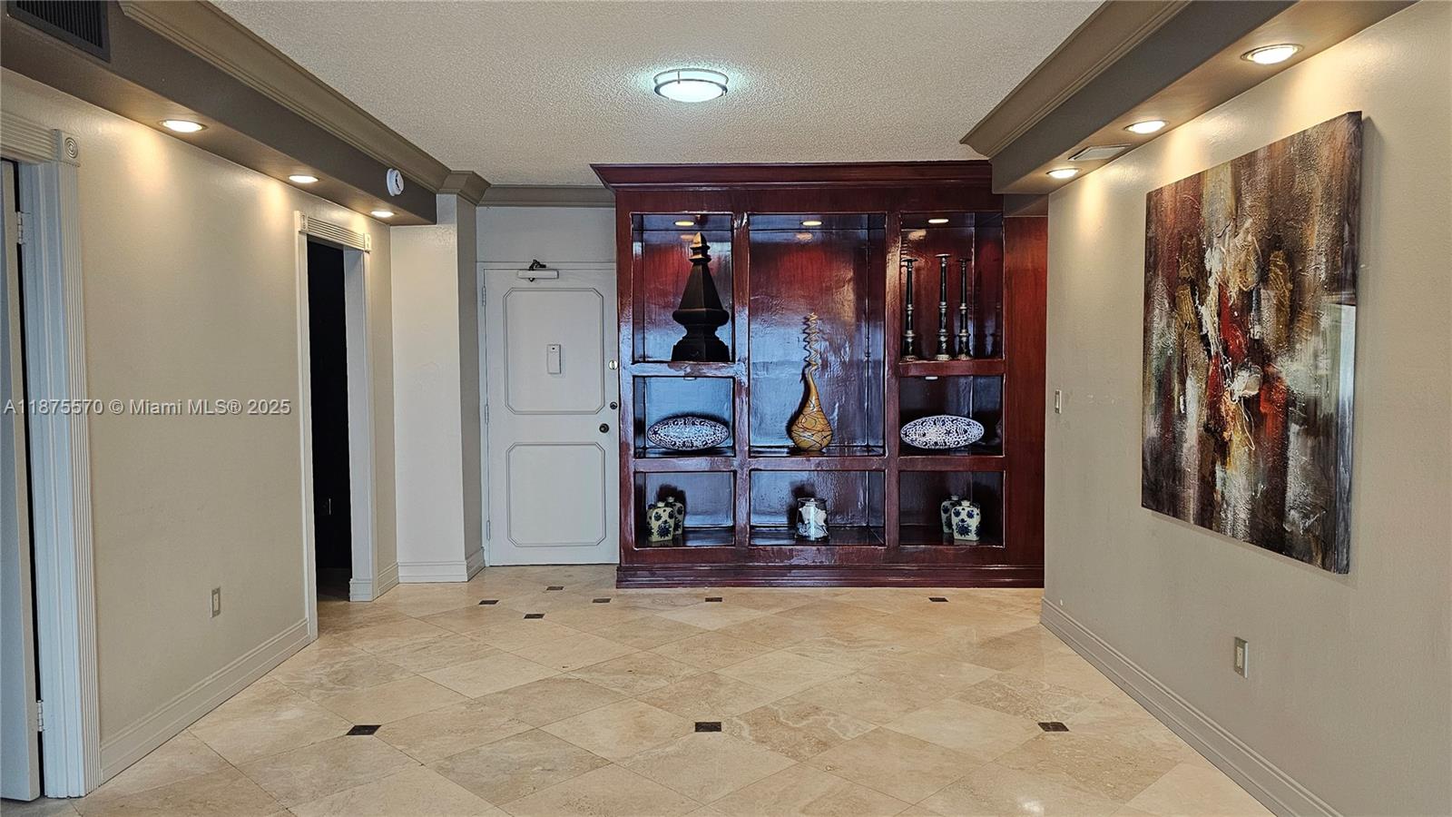 20A 1 / 2 870 sq. ft. $ 2025-09-22 0 Photo