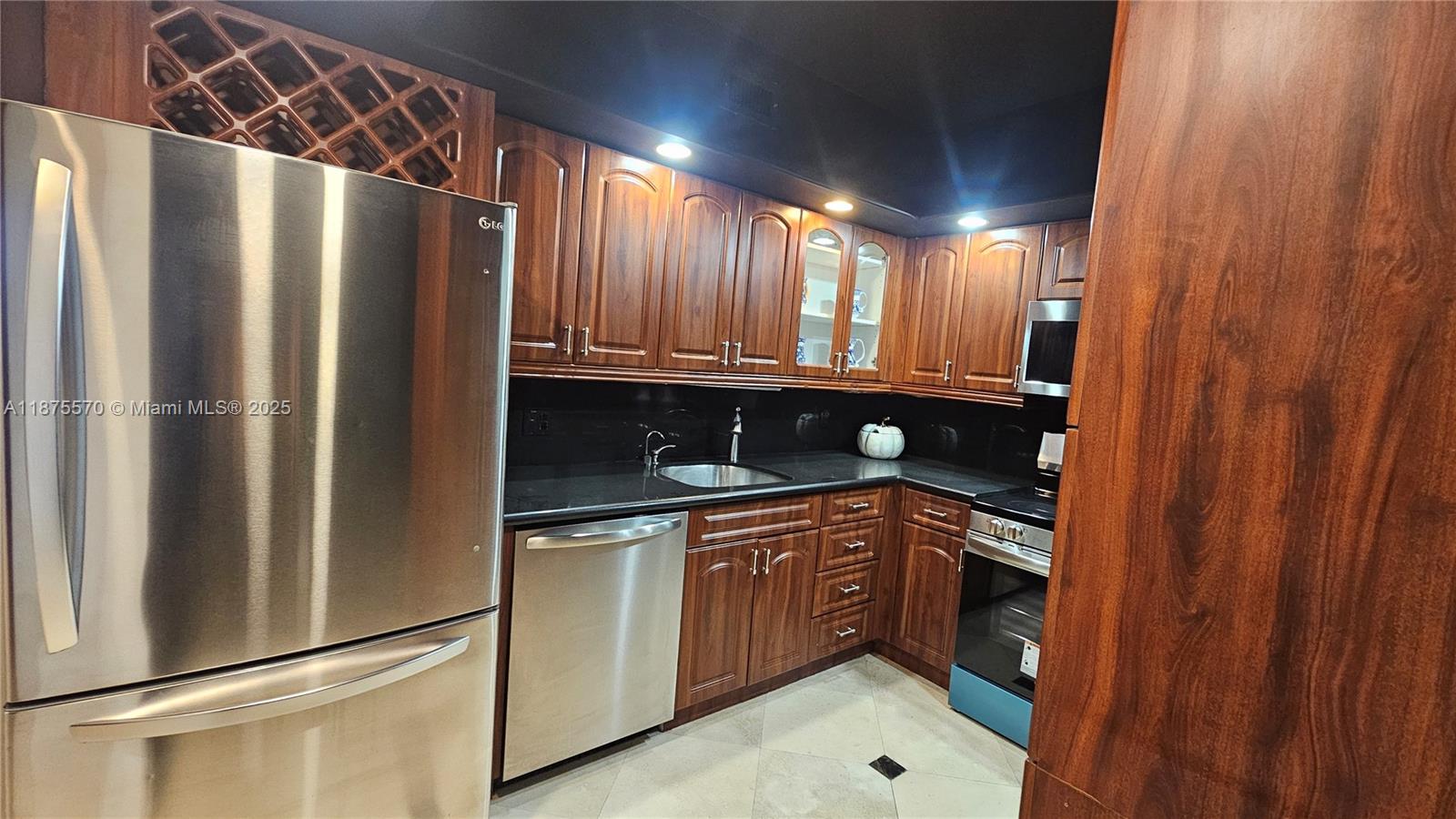 20A 1 / 2 870 sq. ft. $ 2025-09-22 0 Photo
