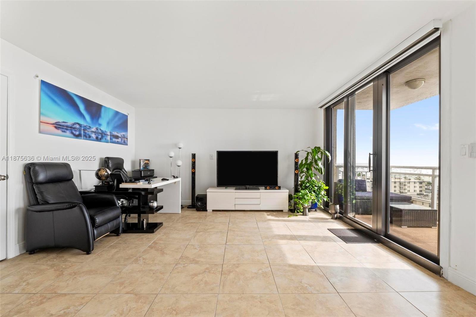 Photo of 1600 Ocean Dr  #12H, Hollywood, Florida, 33019 - 