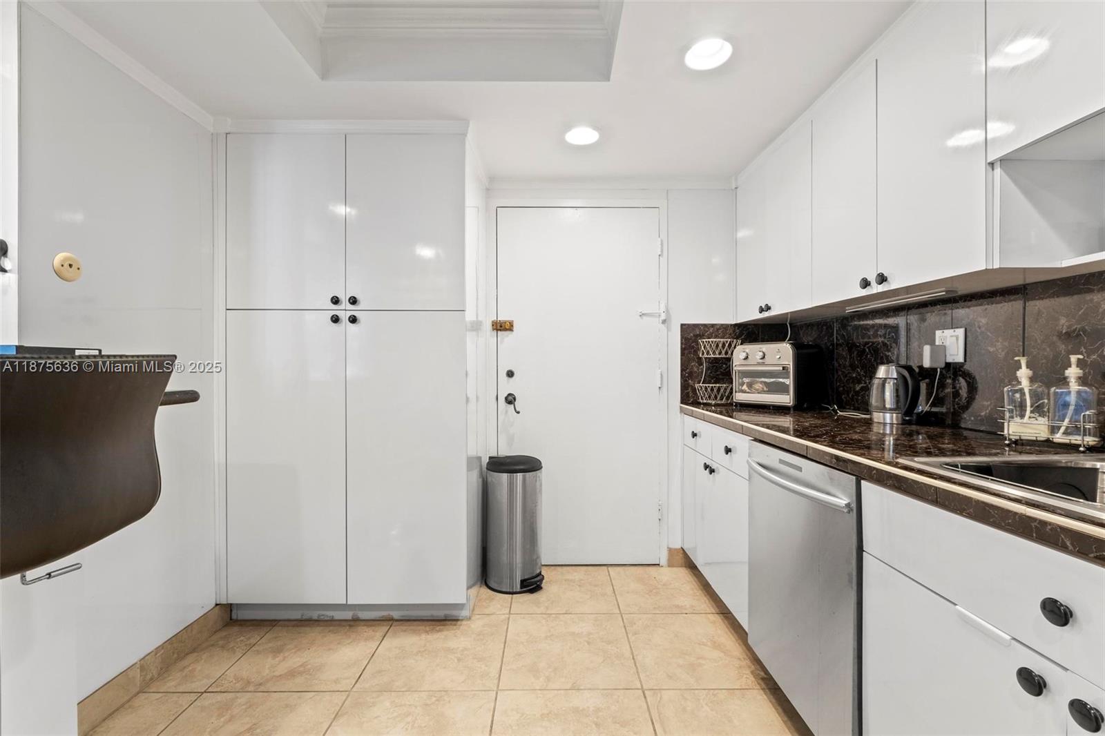 Photo of 1600 Ocean Dr  #12H, Hollywood, Florida, 33019 - 