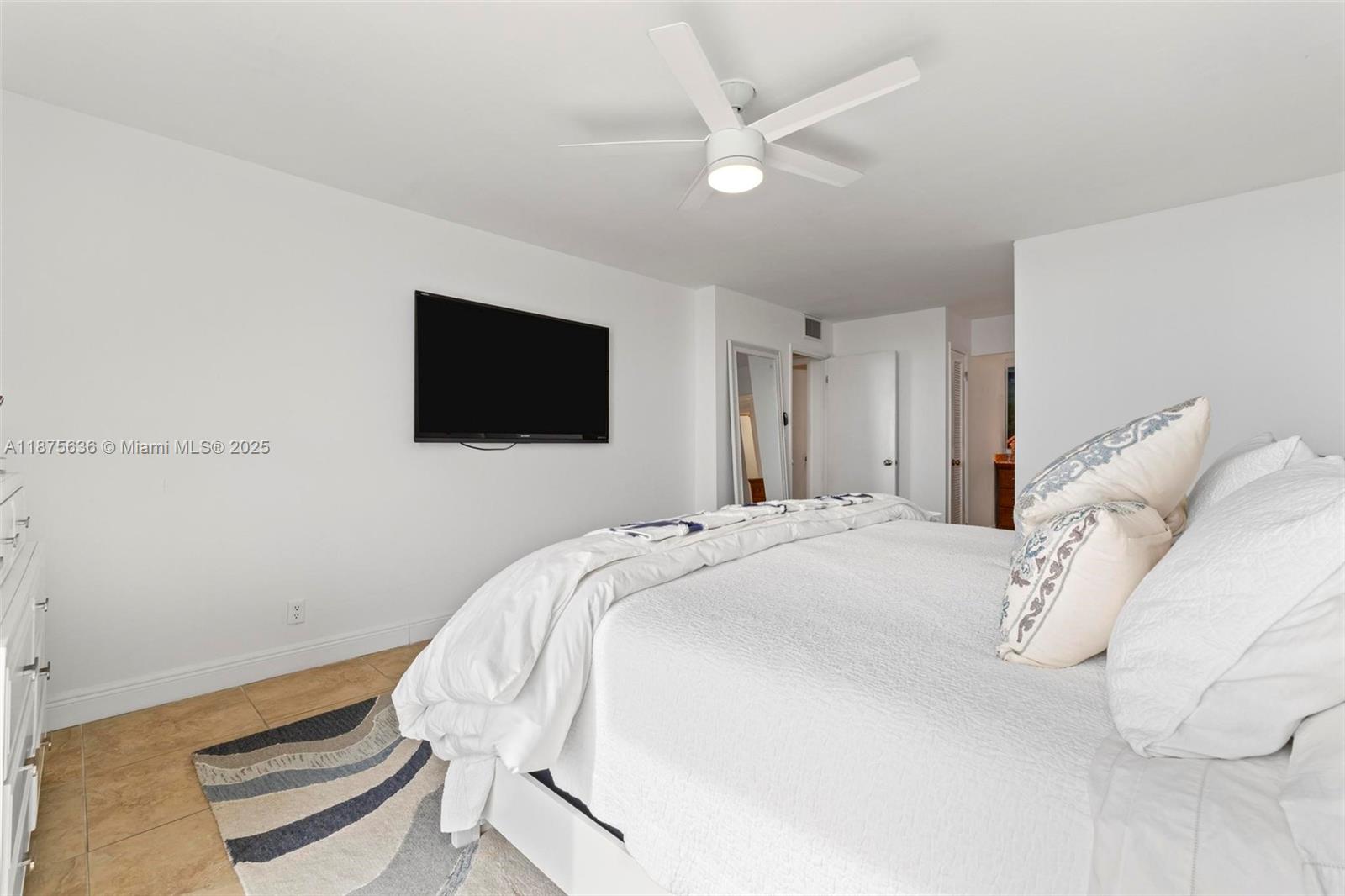 Photo of 1600 Ocean Dr  #12H, Hollywood, Florida, 33019 - 