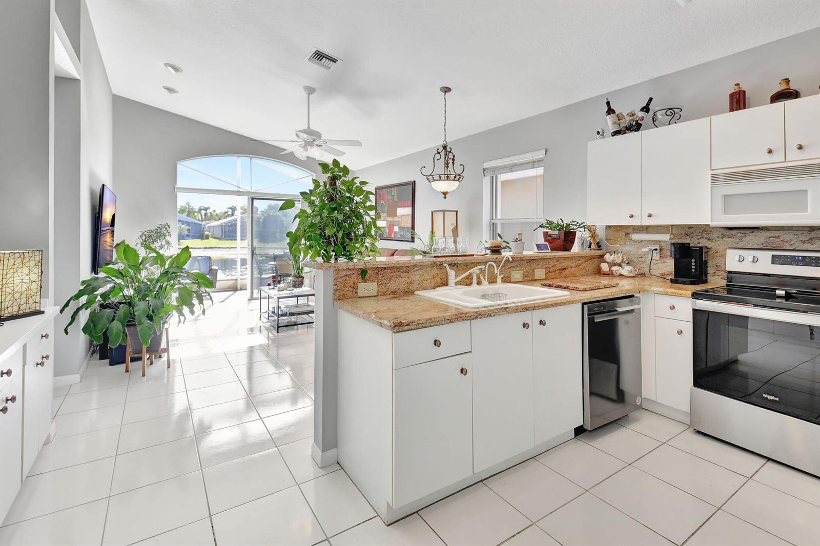 Ver detalles 7736 2 / 2 1705 sq. ft. $ 2025-12-31 0 foto