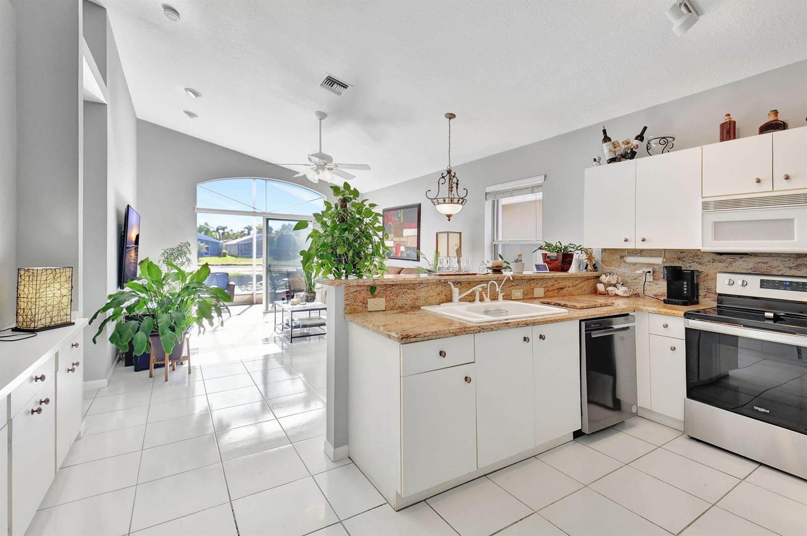 Ver detalles 7736 2 / 2 1705 sq. ft. $ 2025-12-31 0 foto