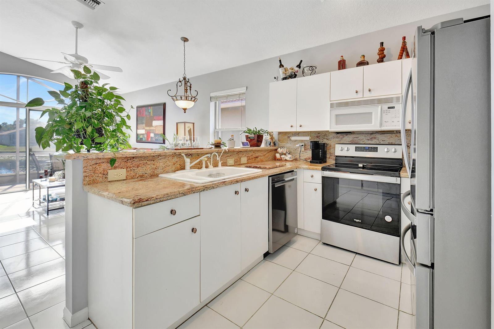 Ver detalles 7736 2 / 2 1705 sq. ft. $ 2025-12-31 0 foto