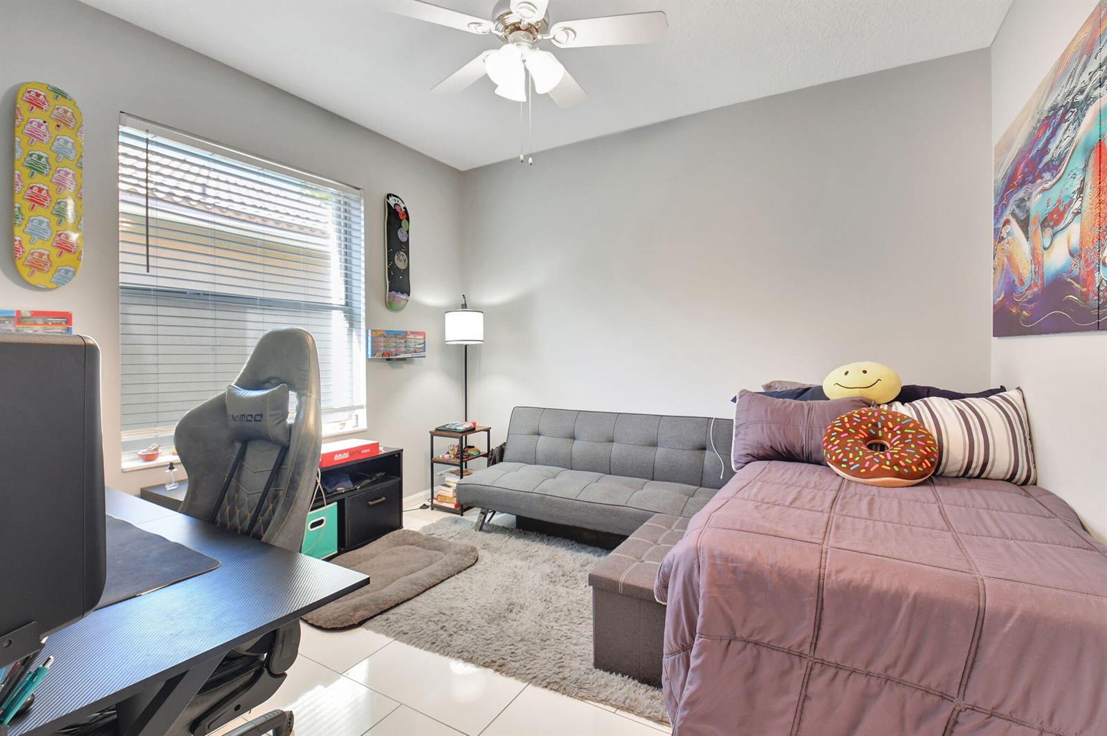 Ver detalles 7736 2 / 2 1705 sq. ft. $ 2025-12-31 0 foto