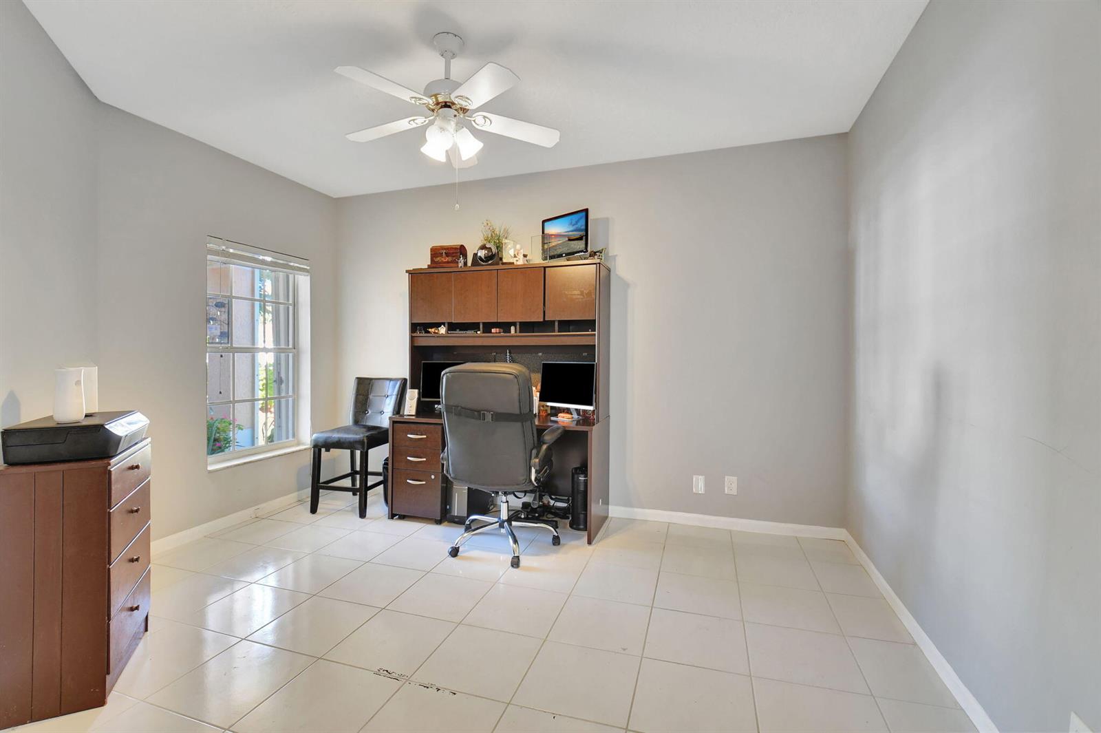 Ver detalles 7736 2 / 2 1705 sq. ft. $ 2025-12-31 0 foto