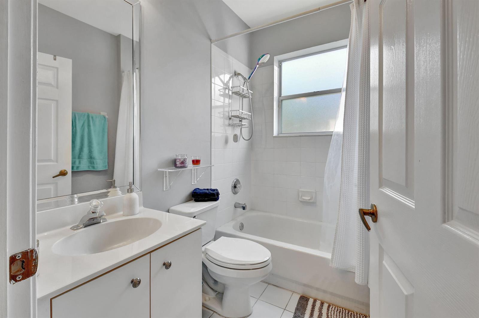 Ver detalles 7736 2 / 2 1705 sq. ft. $ 2025-12-31 0 foto