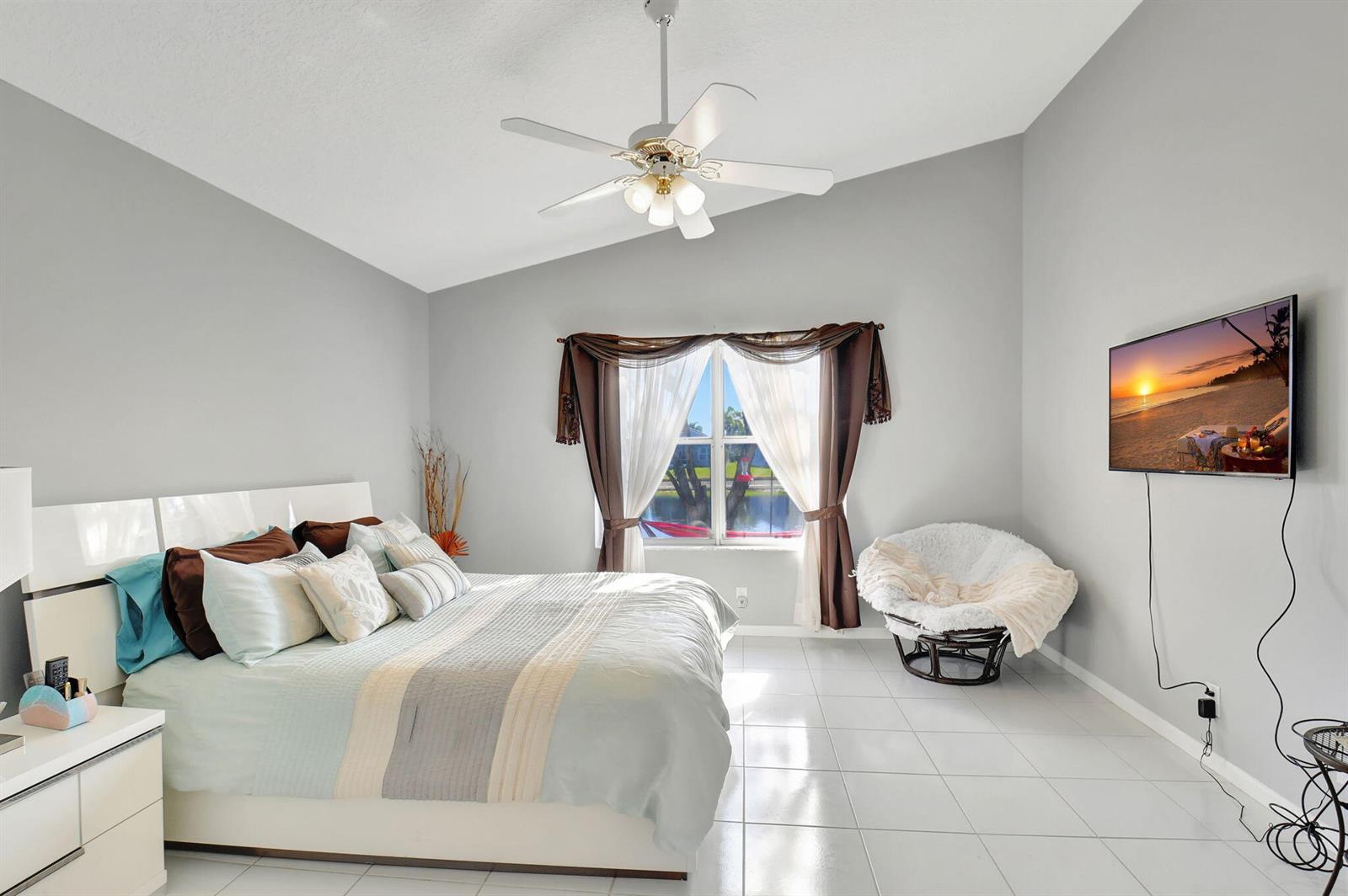 Ver detalles 7736 2 / 2 1705 sq. ft. $ 2025-12-31 0 foto