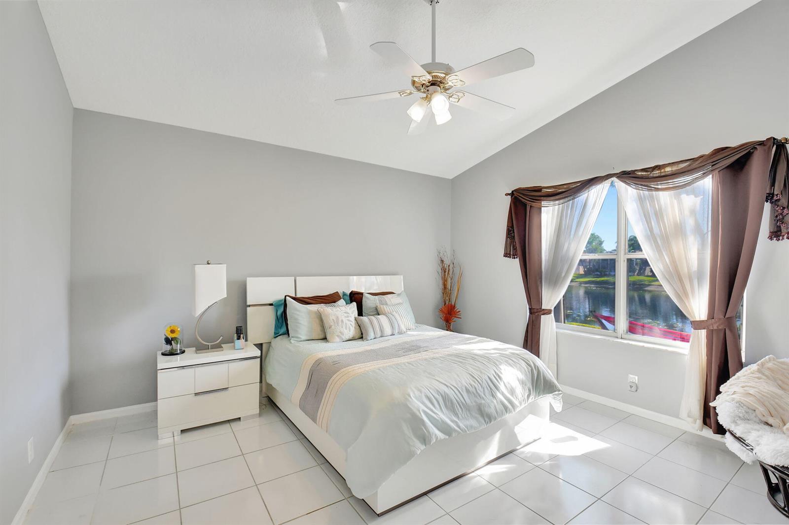 Ver detalles 7736 2 / 2 1705 sq. ft. $ 2025-12-31 0 foto