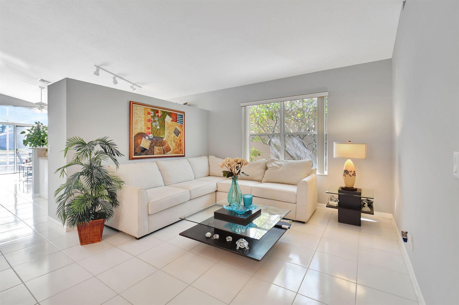 Ver detalles 7736 2 / 2 1705 sq. ft. $ 2025-12-31 0 foto