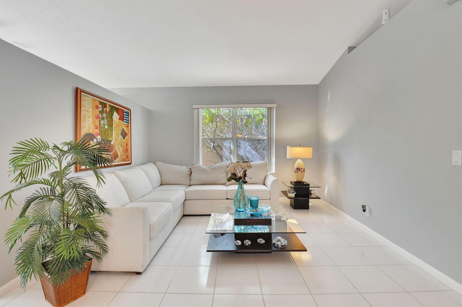Ver detalles 7736 2 / 2 1705 sq. ft. $ 2025-12-31 0 foto