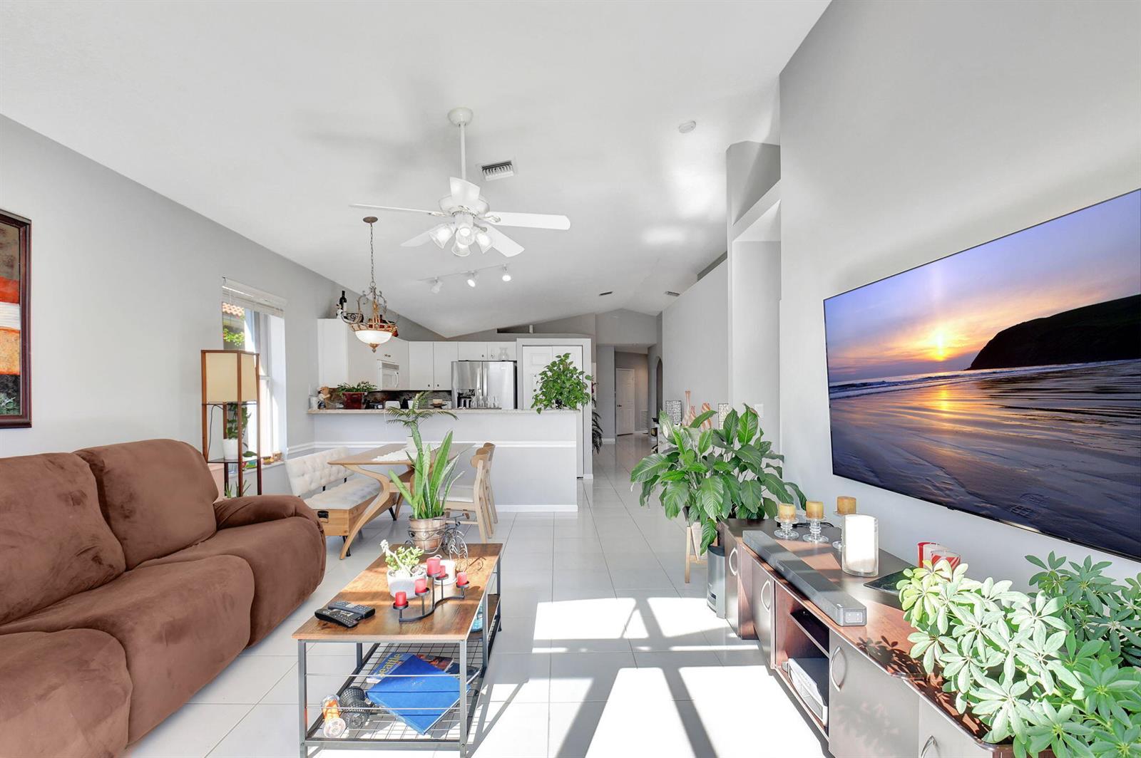 Ver detalles 7736 2 / 2 1705 sq. ft. $ 2025-12-31 0 foto
