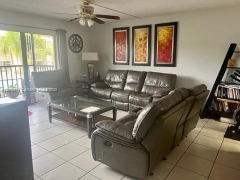 270W 2 / 2 985 sq. ft. $ 2025-09-09 0 foto