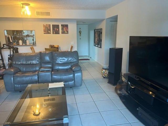 270W 2 / 2 985 sq. ft. $ 2025-09-09 0 foto