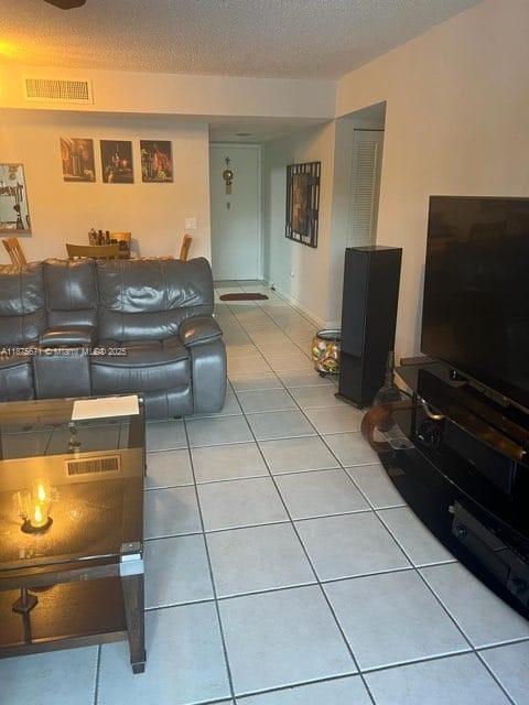 270W 2 / 2 985 sq. ft. $ 2025-09-09 0 foto