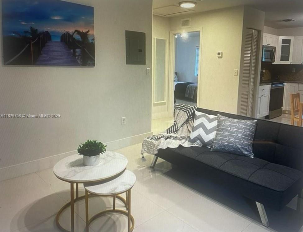 See details / sq. ft. $ 2025-09-10 0 Photo