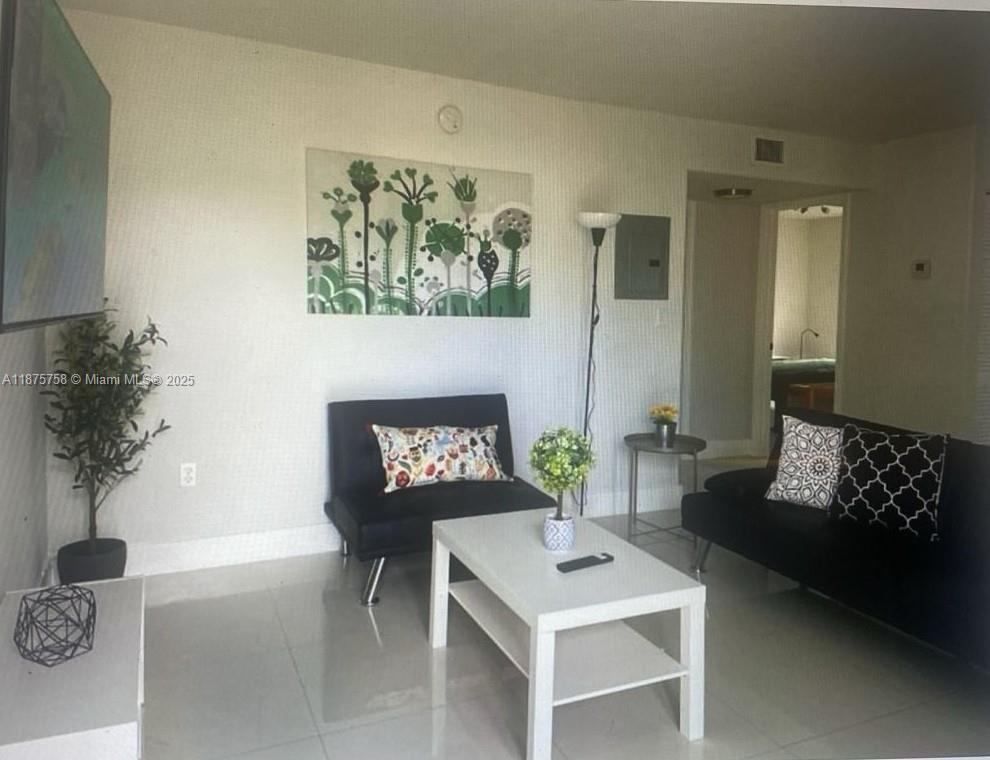 See details / sq. ft. $ 2025-09-10 0 Photo