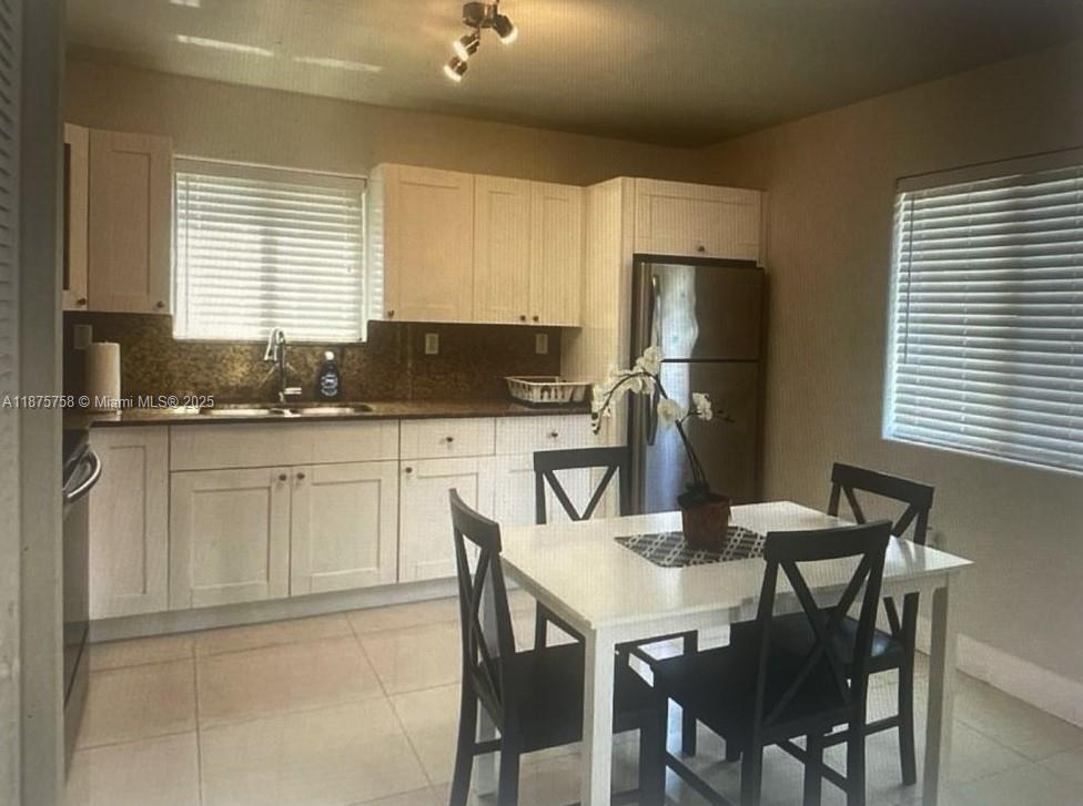 See details / sq. ft. $ 2025-09-10 0 Photo