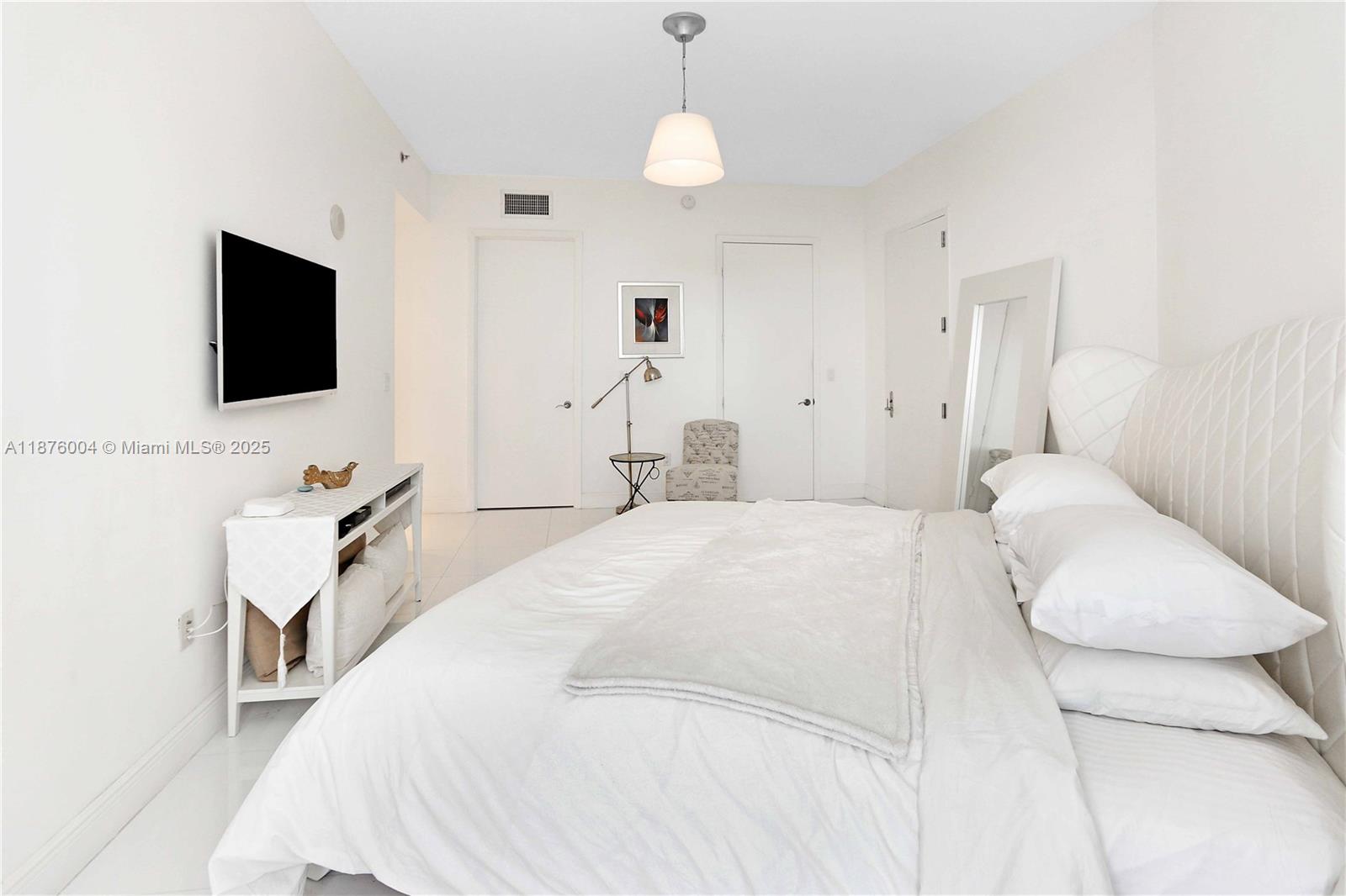 Ver detalles 705 2 / 2 1435 sq. ft. $ 2025-09-10 0 foto