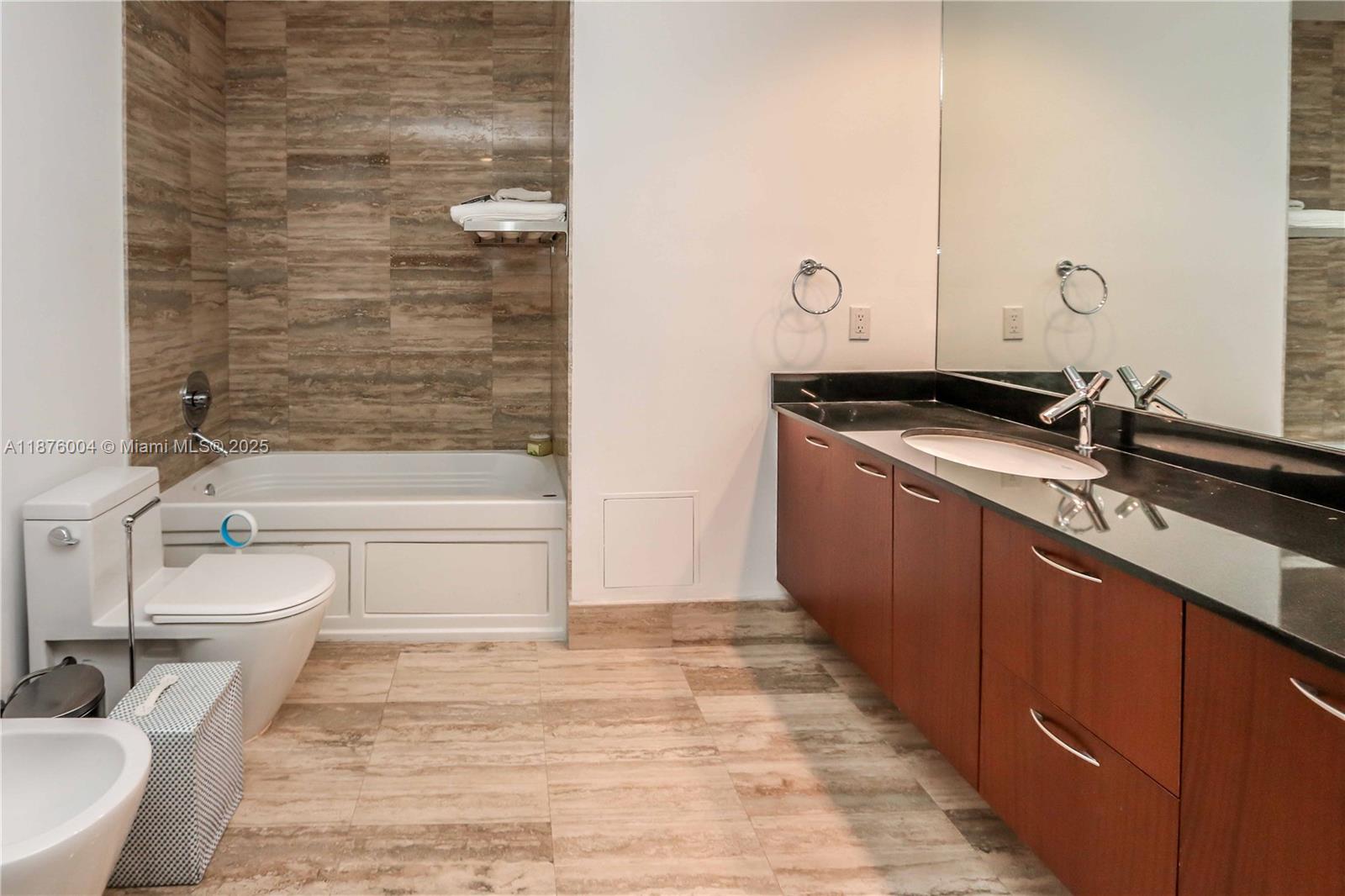 Ver detalles 705 2 / 2 1435 sq. ft. $ 2025-09-10 0 foto