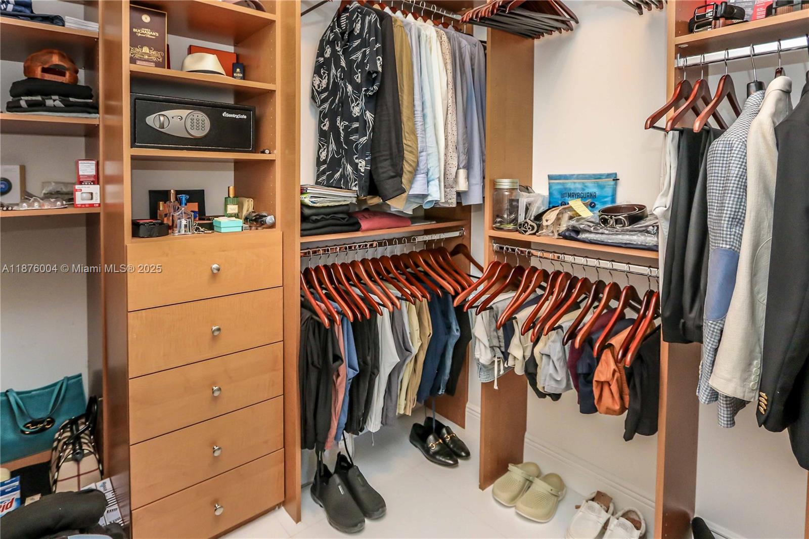 Ver detalles 705 2 / 2 1435 sq. ft. $ 2025-09-10 0 foto