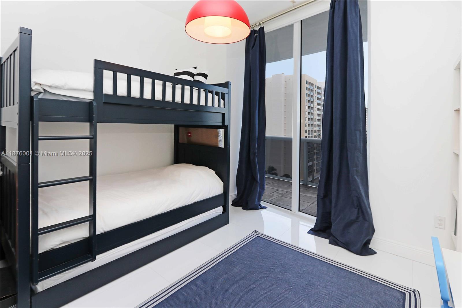 Ver detalles 705 2 / 2 1435 sq. ft. $ 2025-09-10 0 foto