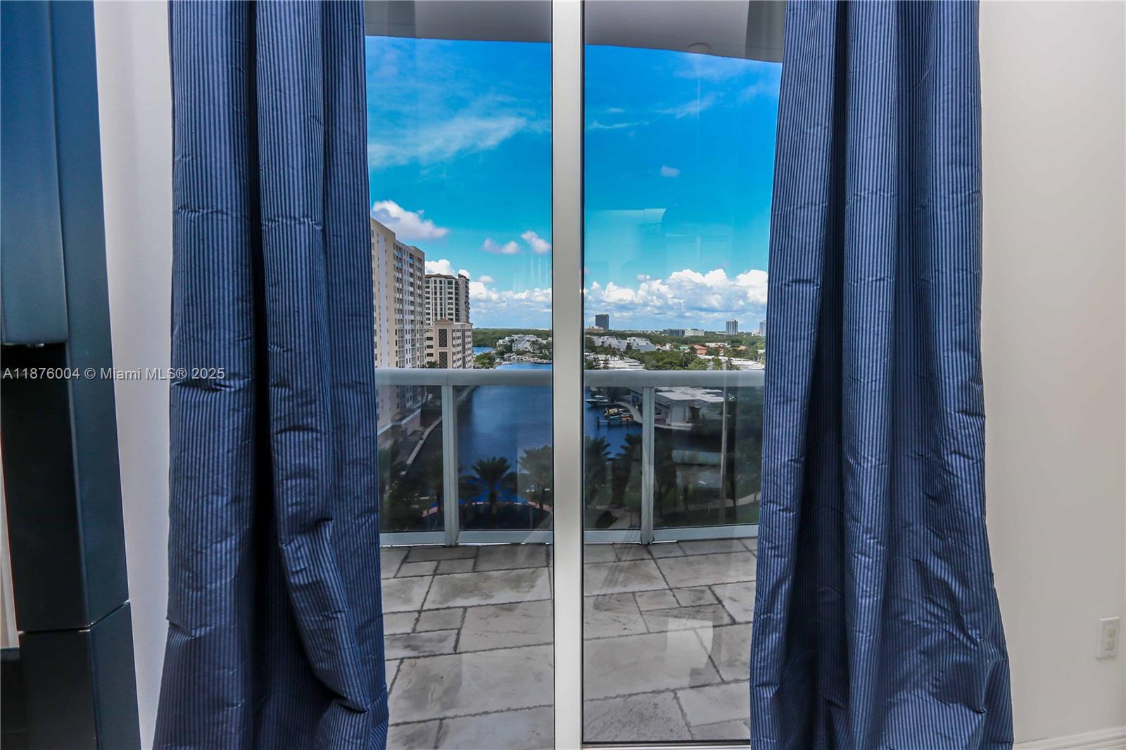 Ver detalles 705 2 / 2 1435 sq. ft. $ 2025-09-10 0 foto