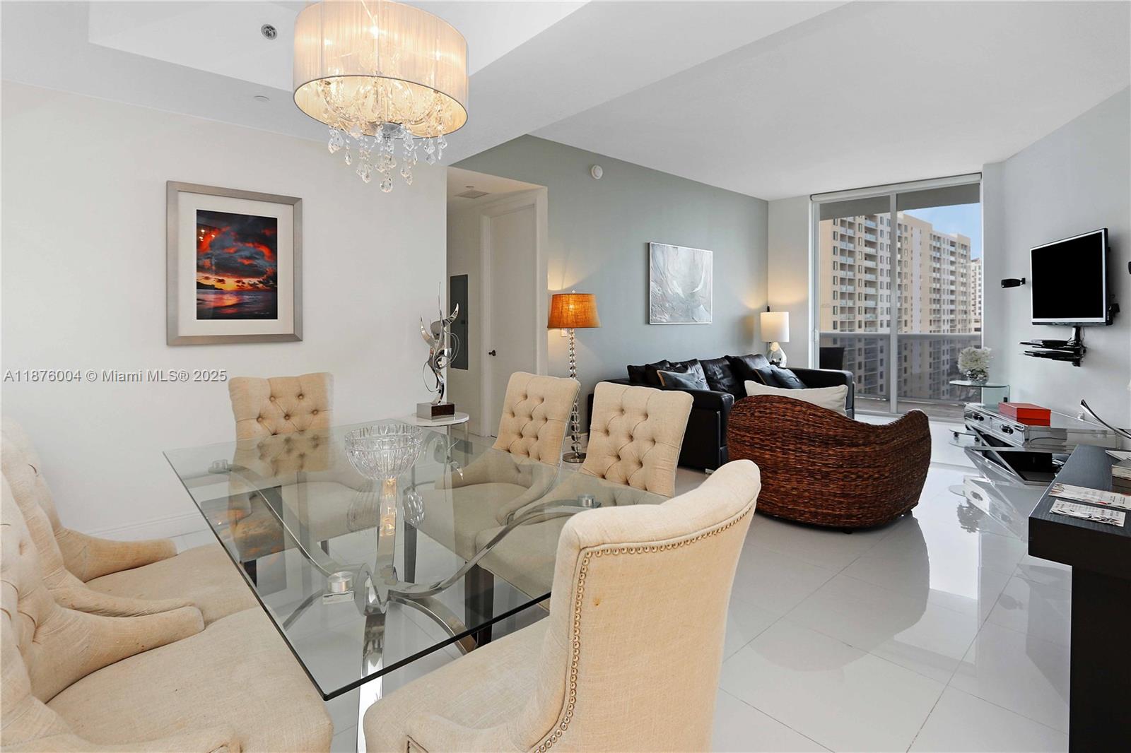 Ver detalles 705 2 / 2 1435 sq. ft. $ 2025-09-10 0 foto